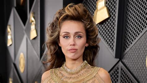 Top 50: Miley Cyrus Nude Pussy & Tits Pictures (2024)